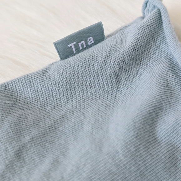 Aritzia TNA Agden Cropped Long Sleeve Tee - Picture 5 of 11